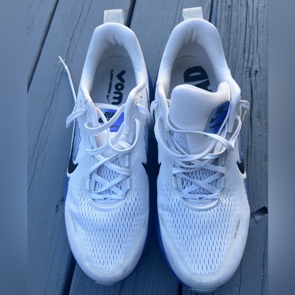 EUC worn 2x Nike Vomero running sneakers